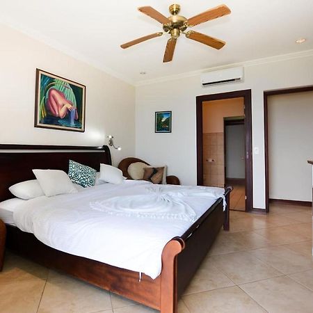 Villa Exquisitely Decorated 5Th-Floor Aerie With Views Of Two Bays In Flamingo Playa Flamingo Exterior foto